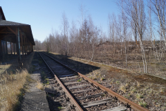 Bahnsteigdach mi Bahnsteig und Gleis