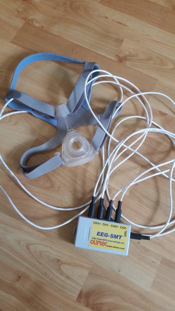 EEG SMT an Schlafmaske mit Sensoren zur behandlung des schlafapnoe syndroms